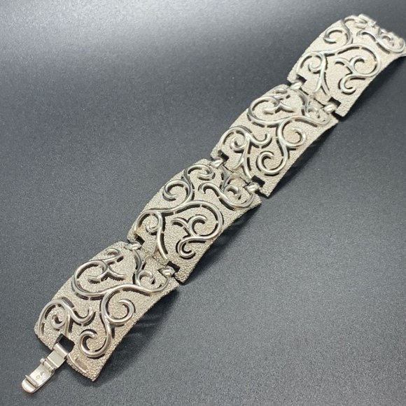 Signed Trifari Vintage Silver Tone Openwork Floral Panel Wide Bracelet 7.5" - Picture 2 of 6